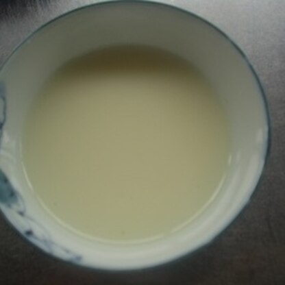 濃い目の緑茶と牛乳でホットが優しい美味しさとなりました。暑い日は冷たくしても美味しそう♪